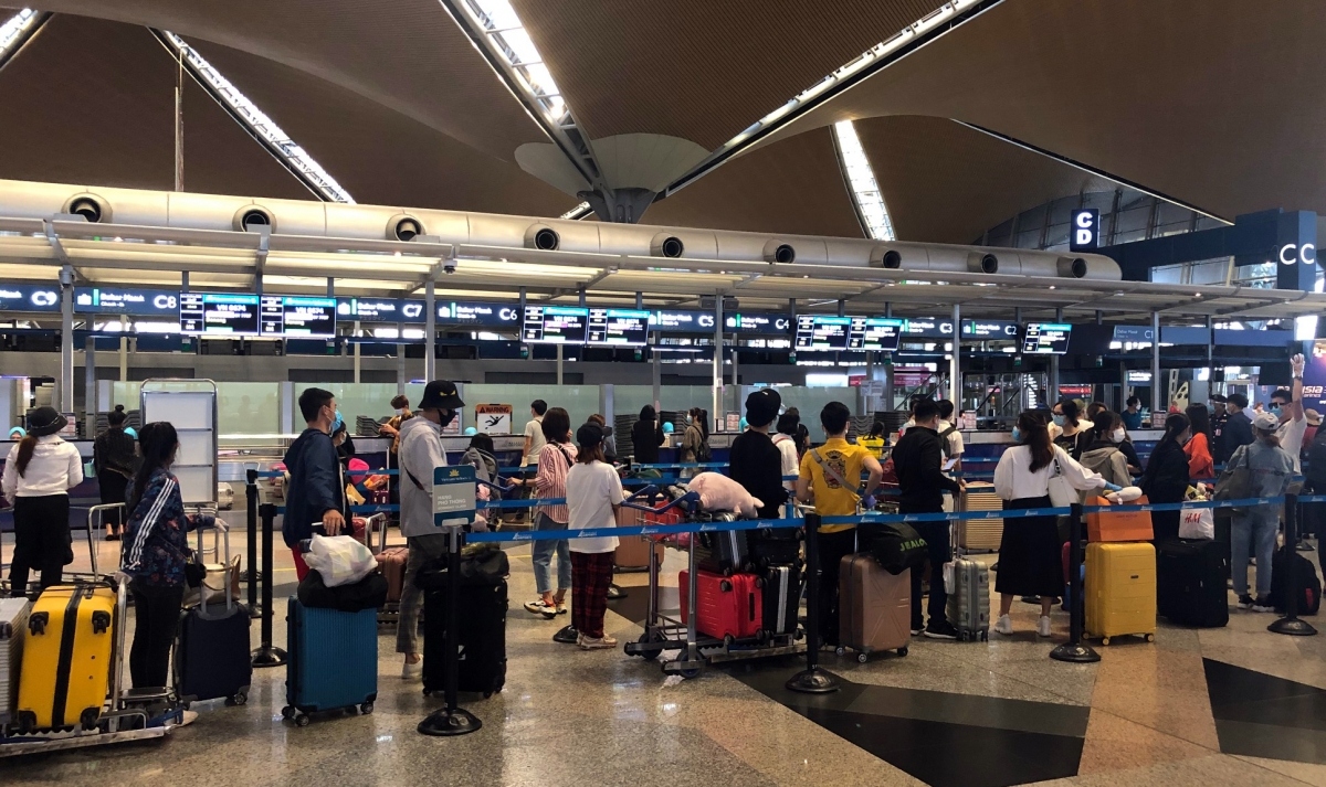 Nearly 250 Vietnamese citizens repatriated home from Malaysia